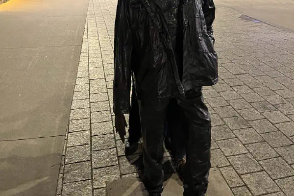 Day 1 - Bubbas - Statue